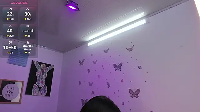 Pretty Johnson  online show from March 19, 2026, 11:32 am