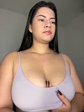 Snapshot of Saanvi21 chatting on November 13, 2025, 9:24 am Saanvi21 online show from November 13, 2025, 9:24 am