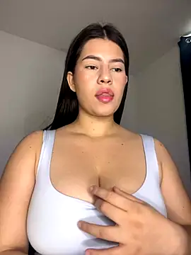 Snapshot of Saanvi21 chatting on November 8, 2025, 11:36 am Saanvi21 online show from November 8, 2025, 11:36 am