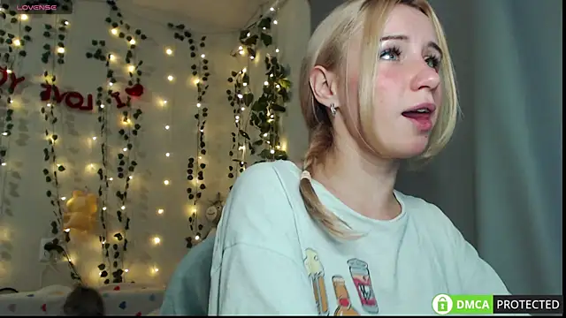 Snapshot of Mia__Kitty chatting on October 9, 2025, 6:41 pm Mia Kitty online show from October 9, 2025, 6:41 pm