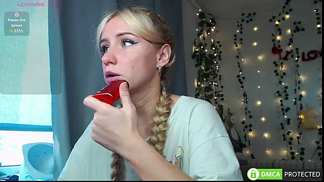 Snapshot of Mia__Kitty chatting on October 17, 2025, 12:29 pm Mia Kitty online show from October 17, 2025, 12:29 pm