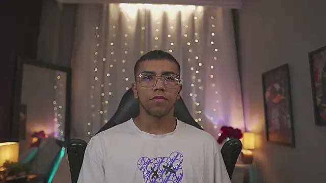 Snapshot of Colstorw_ chatting on February 24, 2026, 10:05 am Colstorw online show from February 24, 2026, 10:05 am