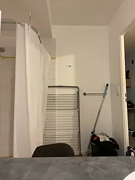 Snapshot of Renoirmonter chatting on February 17, 2026, 3:31 pm Renoirmonter online show from February 17, 2026, 3:31 pm