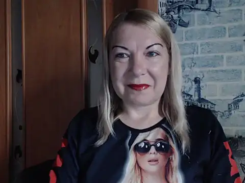 Snapshot of Lillia_Ray chatting on May 13, 2026, 7:04 am Lillia Ray online show from May 13, 2026, 7:04 am