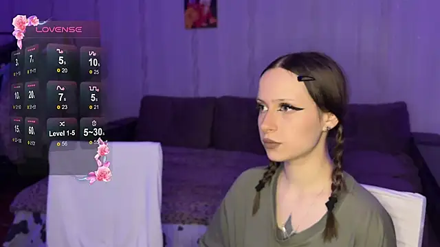 Romanhavesweetydick777 online show from October 31, 2025, 5:09 pm