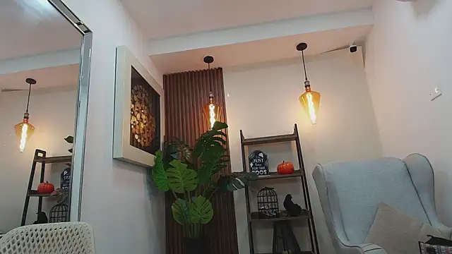 Snapshot of Coral_Lise chatting on October 19, 2025, 1:36 pm Coral Lise online show from October 19, 2025, 1:36 pm