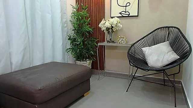 Coral Lise online show from March 18, 2025, 5:12 pm