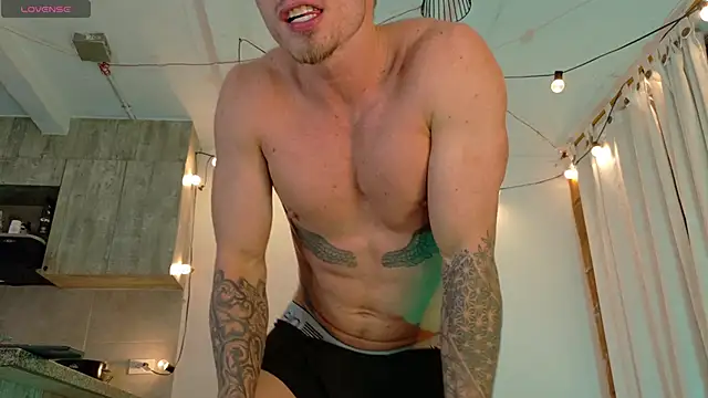 Snapshot of Ryannblue07 chatting on November 8, 2025, 2:04 am Ryannblue07 online show from November 8, 2025, 2:04 am