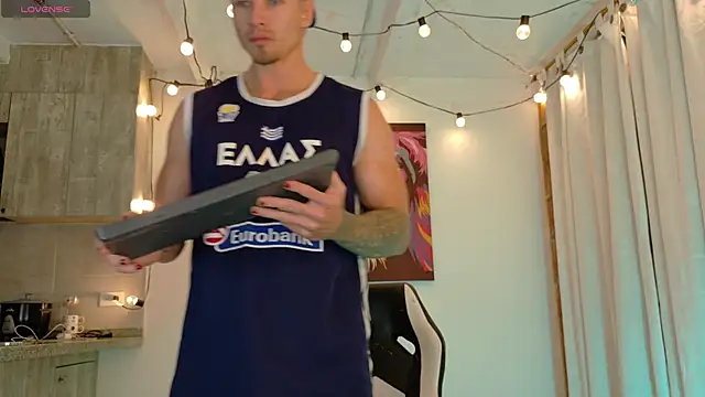 Snapshot of Ryannblue07 chatting on November 6, 2025, 1:20 am Ryannblue07 online show from November 6, 2025, 1:20 am