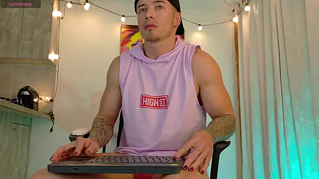 Snapshot of Ryannblue07 chatting on October 23, 2025, 11:36 pm Ryannblue07 online show from October 23, 2025, 11:36 pm