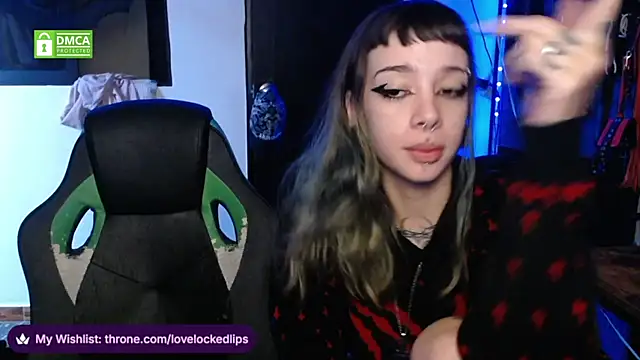 Snapshot of lovelockedlips chatting on June 25, 2026, 12:32 pm lovelockedlips online show from June 25, 2026, 12:32 pm