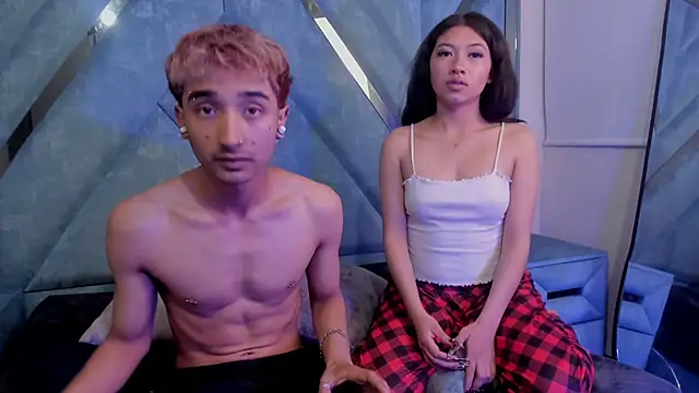 LauryAndNarem69 online show from December 14, 2025, 9:26 am