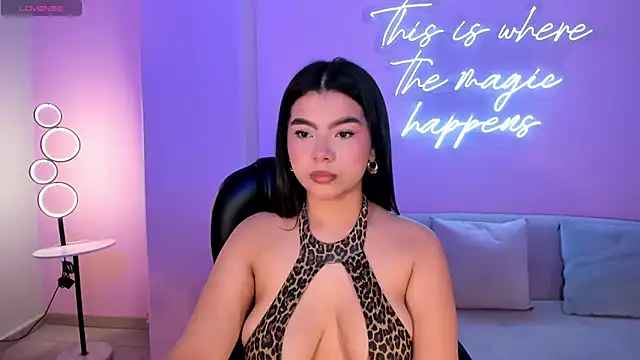 Snapshot of CandaseRussell chatting on October 11, 2025, 12:06 pm CandaseRussell online show from October 11, 2025, 12:06 pm