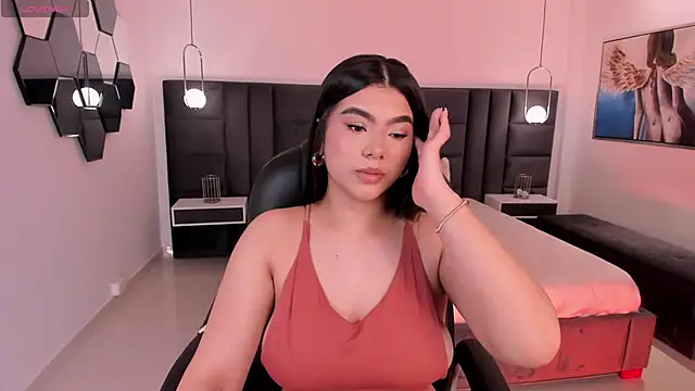 Snapshot of CandaseRussell chatting on October 18, 2025, 8:11 pm CandaseRussell online show from October 18, 2025, 8:11 pm