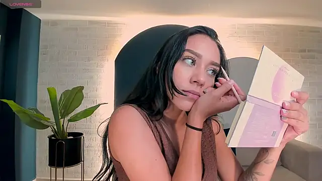 Snapshot of AmaliaCrus chatting on July 24, 2026, 7:32 pm AmaliaCrus online show from July 24, 2026, 7:32 pm