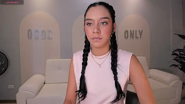 AmaliaCrus online show from November 12, 2025, 8:23 pm