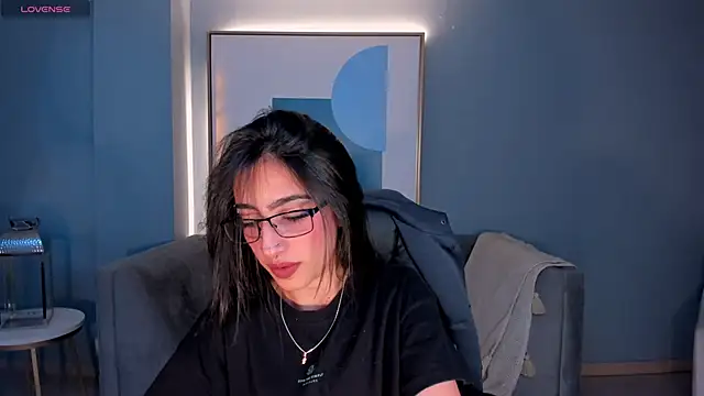 LarisaSmirnov online show from October 28, 2025, 4:24 am