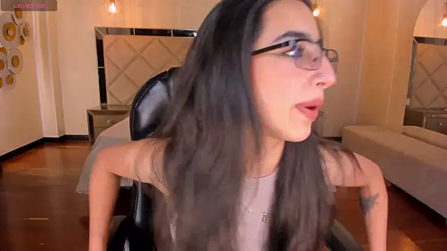 LarisaSmirnov online show from December 17, 2025, 4:50 am