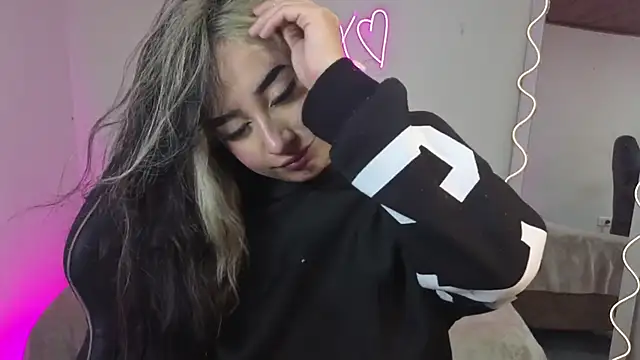 Snapshot of Malory_tay1 chatting on November 15, 2025, 6:56 pm Malory tay1 online show from November 15, 2025, 6:56 pm