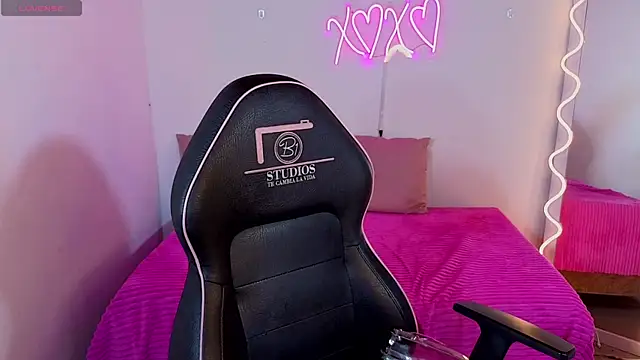 Snapshot of Malory_tay1 chatting on November 24, 2025, 7:14 pm Malory tay1 online show from November 24, 2025, 7:14 pm