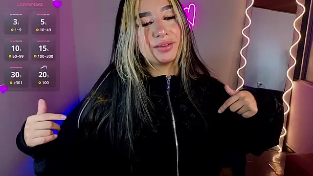 Snapshot of Malory_tay1 chatting on October 15, 2025, 7:11 pm Malory tay1 online show from October 15, 2025, 7:11 pm