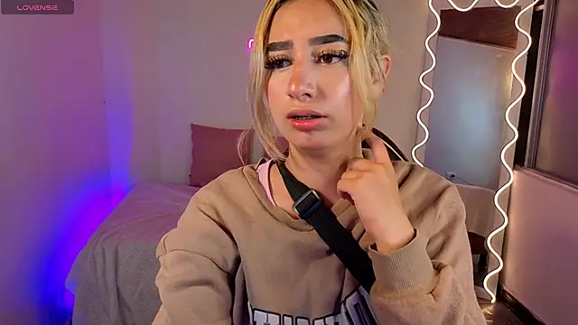 Snapshot of Malory_tay1 chatting on October 9, 2025, 11:55 am Malory tay1 online show from October 9, 2025, 11:55 am