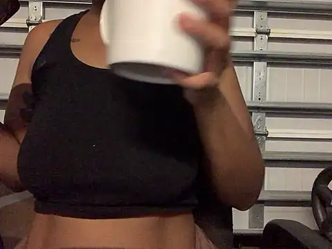 urgeminibrat online show from December 4, 2025, 3:49 am