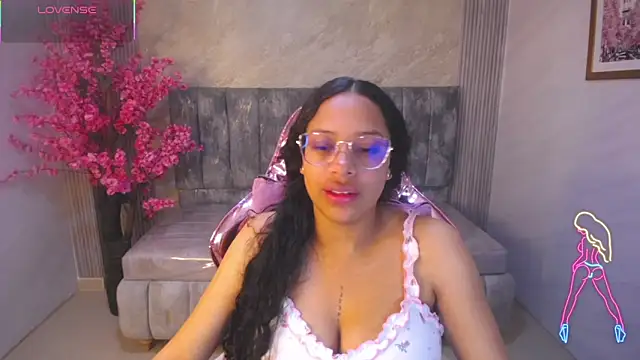 zhara rose s online show from October 7, 2025, 4:13 am