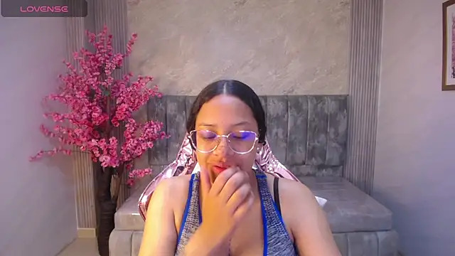 zhara rose s online show from October 2, 2025, 3:54 am