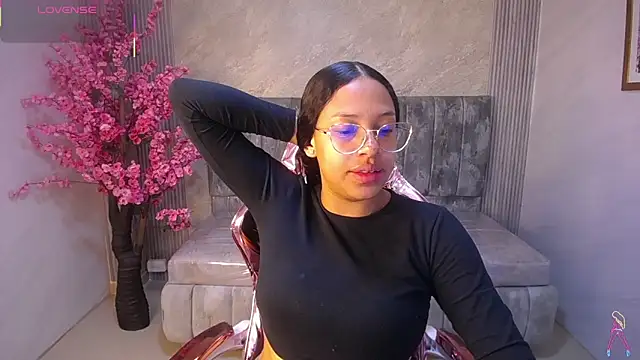 zhara rose s online show from September 20, 2025, 3:44 am