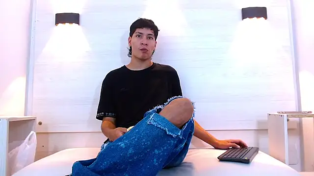 Jhojan twink online show from November 28, 2025, 12:27 pm