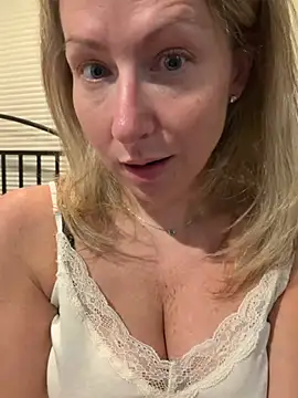 LittleMsMILF online show from April 13, 2026, 1:53 am