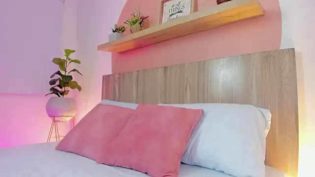 Snapshot of nina_blake chatting on November 28, 2025, 2:34 am nina blake online show from November 28, 2025, 2:34 am