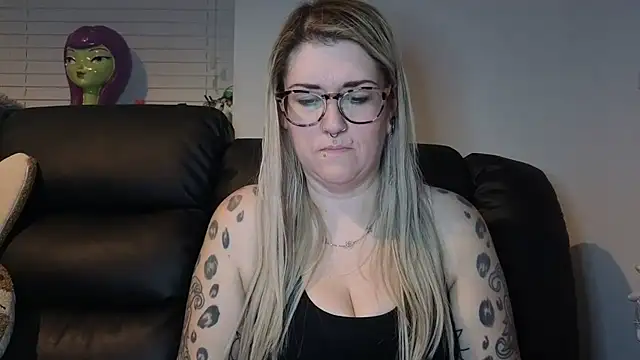 Snapshot of Sizzling_Indie36 chatting on March 6, 2026, 11:33 pm Sizzling Indie36 online show from March 6, 2026, 11:33 pm