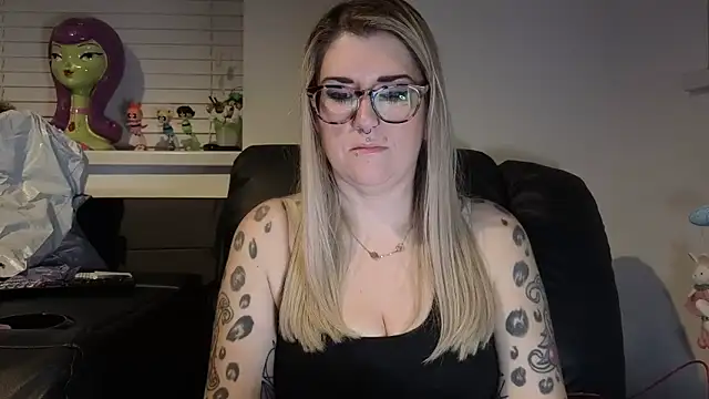 Snapshot of Sizzling_Indie36 chatting on March 19, 2026, 9:48 pm Sizzling Indie36 online show from March 19, 2026, 9:48 pm