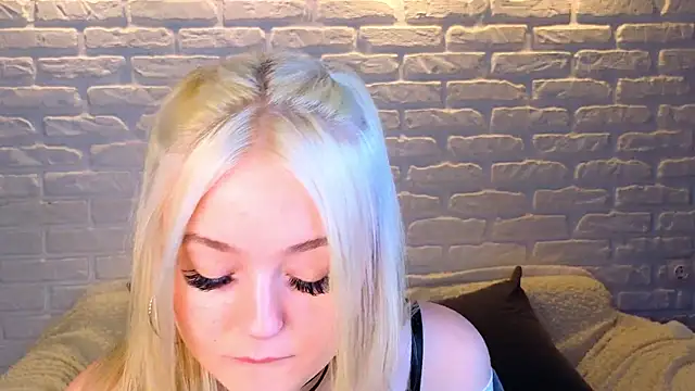 minigirl online show from March 21, 2025, 10:17 am