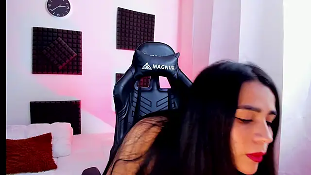 Snapshot of hannarusso chatting on October 4, 2025, 7:37 pm hannarusso online show from October 4, 2025, 7:37 pm