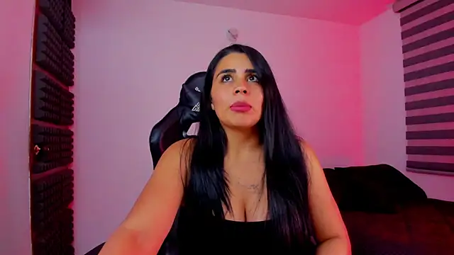 Snapshot of hannarusso chatting on February 6, 2026, 11:56 pm hannarusso online show from February 6, 2026, 11:56 pm