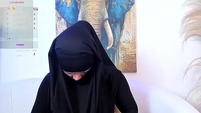 Layla arabelle online show from May 2, 2026, 2:33 pm