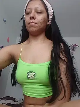 Emilybutterfly1 online show from November 5, 2025, 5:16 pm