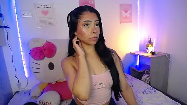 Emilybutterfly1 online show from November 20, 2025, 3:40 am