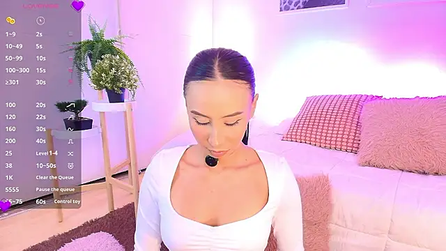 Valen ross  online show from March 17, 2026, 9:29 pm