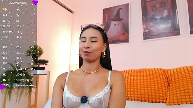 Snapshot of Valen_ross_ chatting on November 14, 2025, 10:46 pm Valen ross online show from November 14, 2025, 10:46 pm