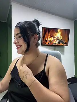 pareja curiosa19 online show from May 16, 2026, 10:09 pm