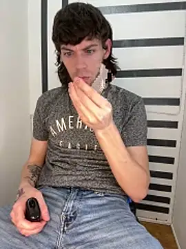 Snapshot of bwcizThrobbing chatting on March 18, 2026, 5:14 pm bwcizThrobbing online show from March 18, 2026, 5:14 pm