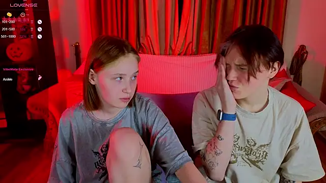 Snapshot of Tara_Lawson chatting on November 13, 2025, 7:07 pm Tara Lawson online show from November 13, 2025, 7:07 pm