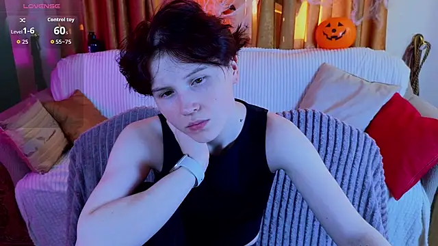 Snapshot of Tara_Lawson chatting on October 21, 2025, 11:09 am Tara Lawson online show from October 21, 2025, 11:09 am