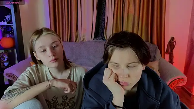 Snapshot of Tara_Lawson chatting on November 27, 2025, 11:21 am Tara Lawson online show from November 27, 2025, 11:21 am