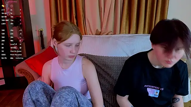 Snapshot of Tara_Lawson chatting on October 10, 2025, 7:04 pm Tara Lawson online show from October 10, 2025, 7:04 pm