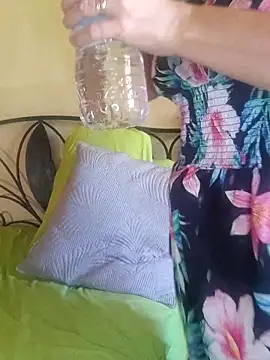 emiliemilf online show from February 13, 2026, 7:47 pm